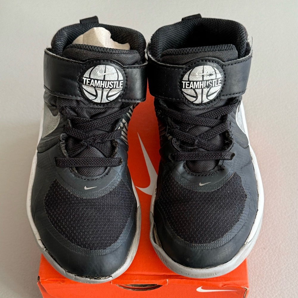 Nike Youth Hustle D9 Basketball Shoes | Velcro No Lacing | Black/Silver/White